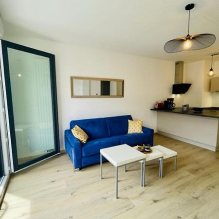 Апартаменты Charming New Flat With Balcony Ла-Рошель Экстерьер фото
